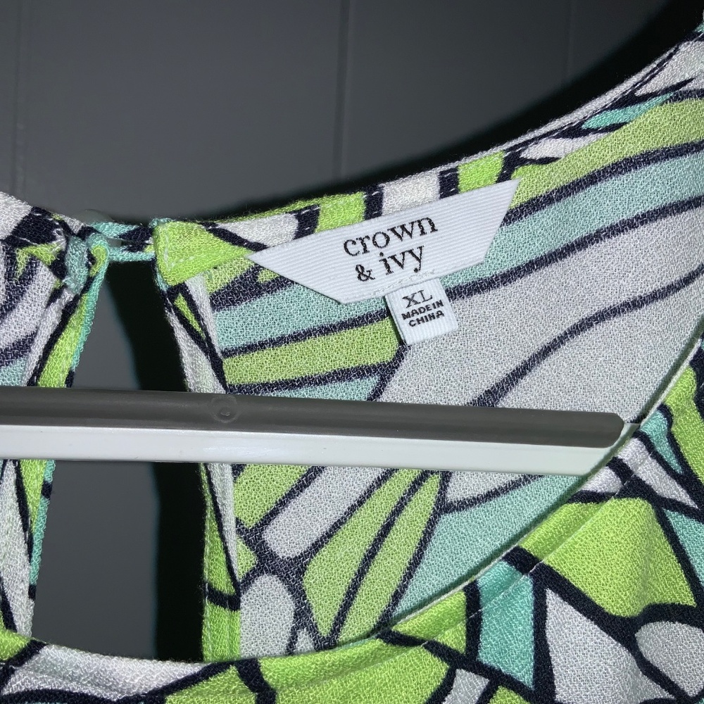 Crown & Ivy botanical print peplum blouse Sz XL bell sleeves keyhole back close - Picture 3 of 6